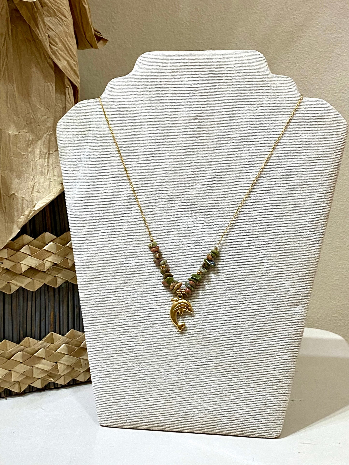 Collar acero delfin y piedra
