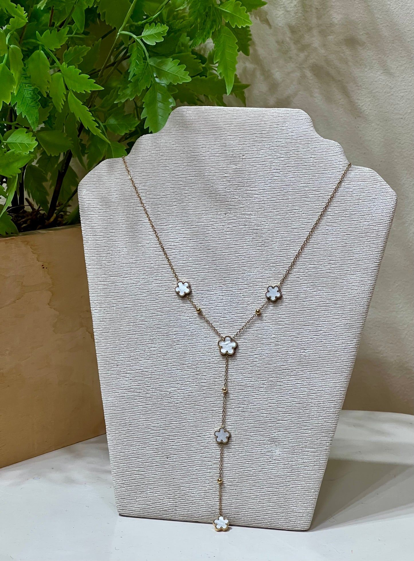 Collar acero corbata con flor