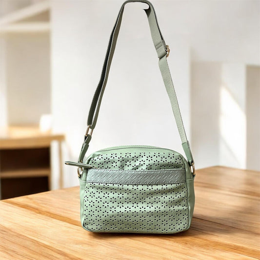 Bolso bandolera perforado