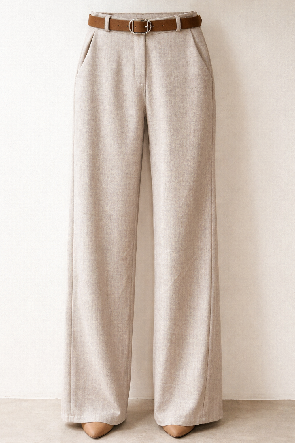 Pantalón recto con cinturón