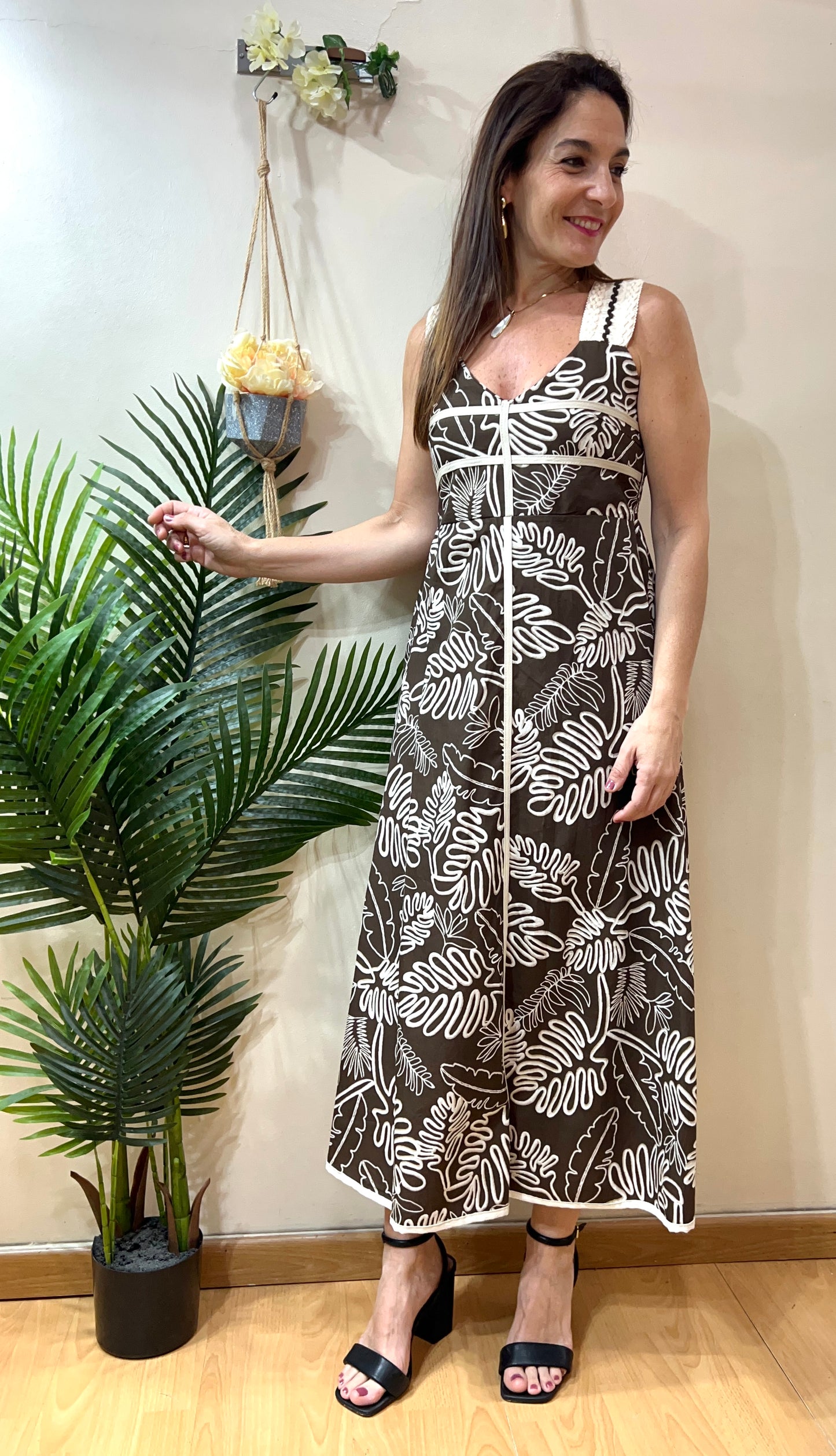 Vestido tirantes hojas lineales