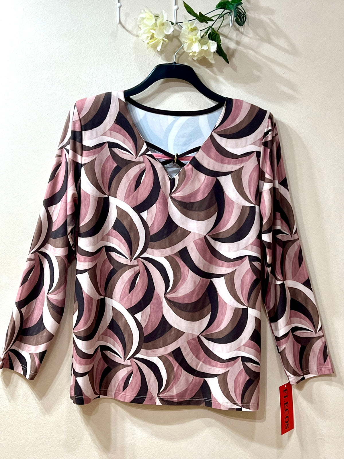 Camiseta escote triple línea