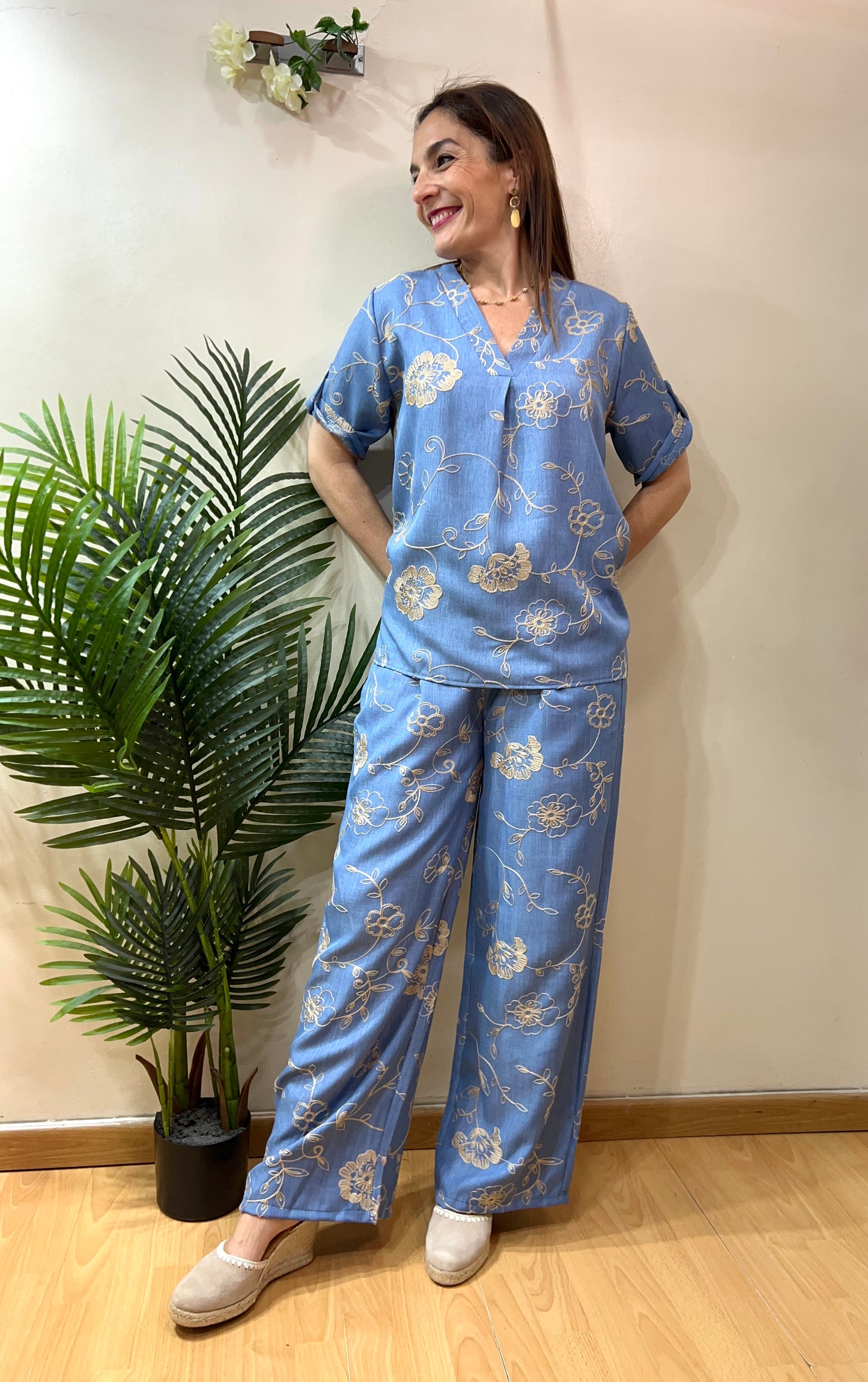 Pantalón fluido bordado