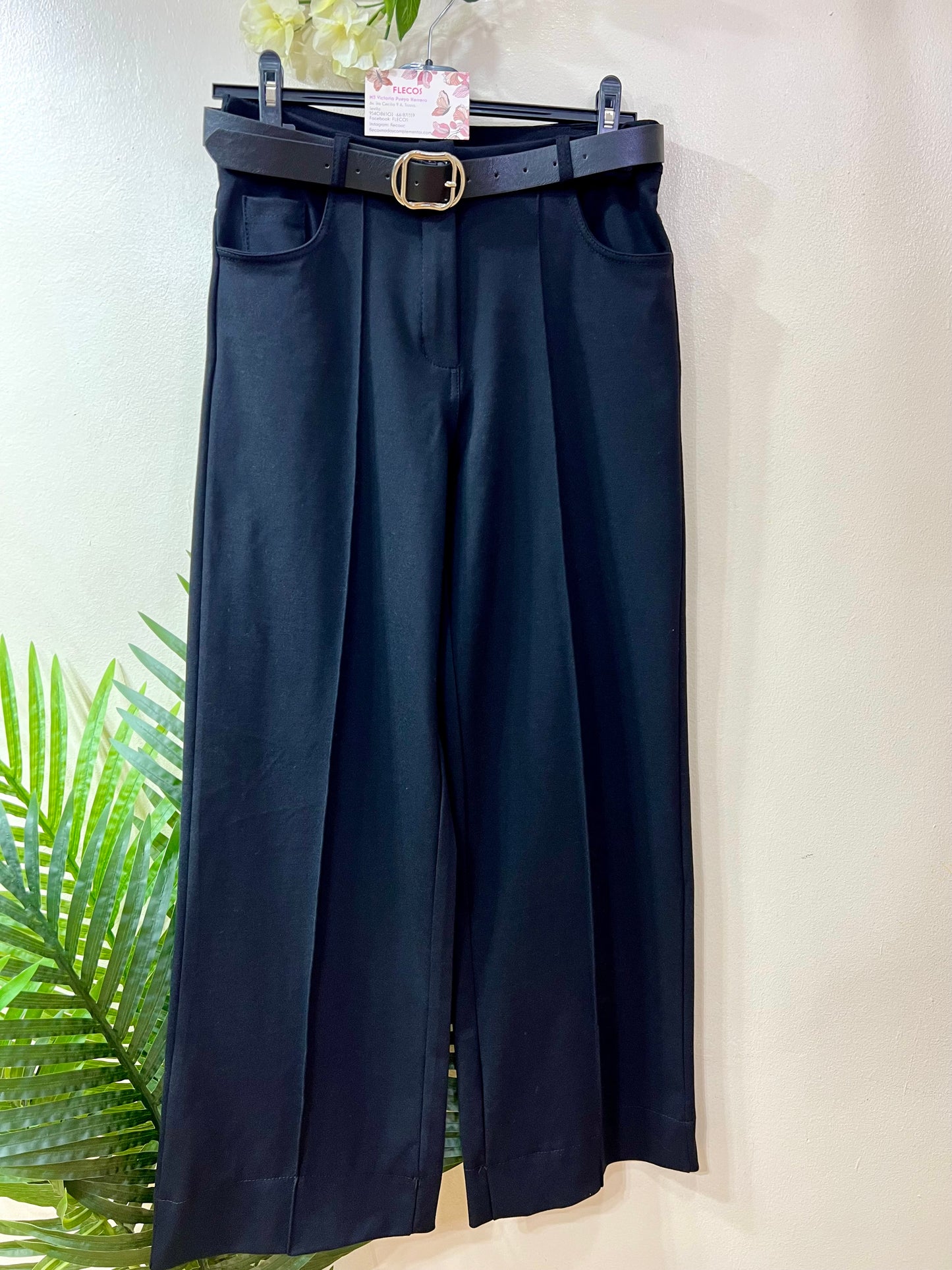 Pantalón recto y cinturón