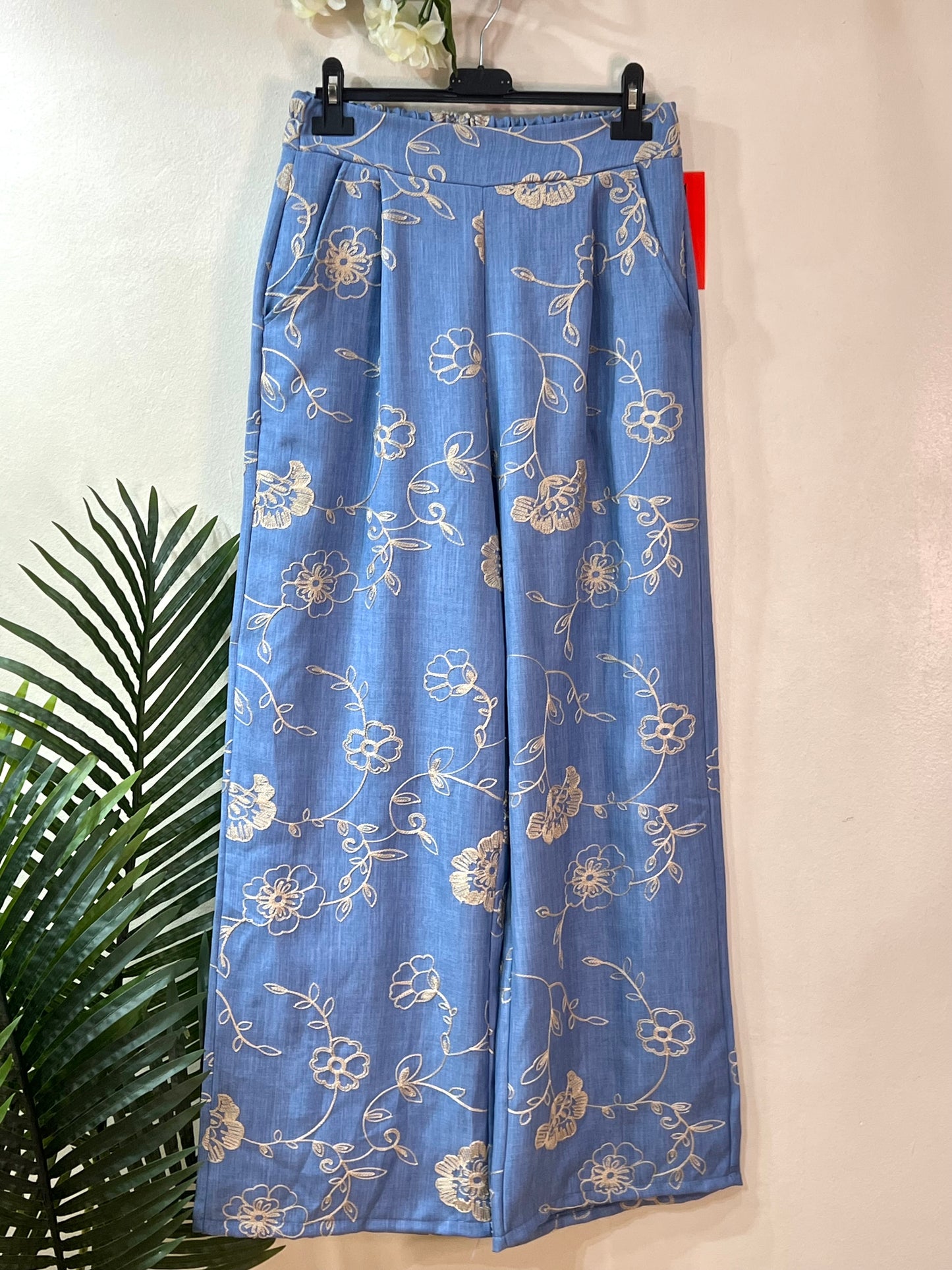 Pantalón fluido bordado