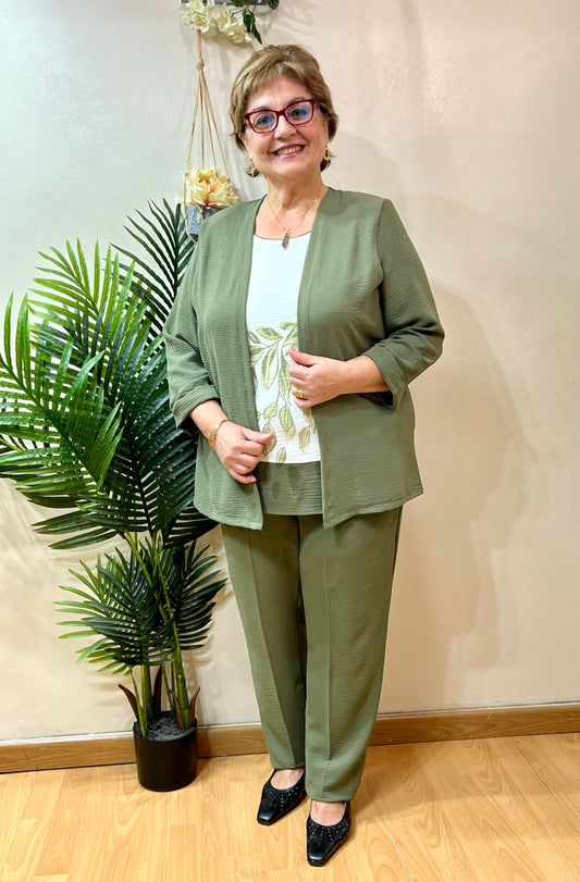 Chaqueta con blusa unida