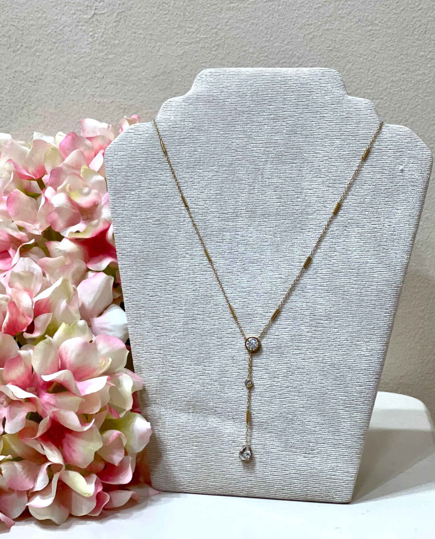 Collar acero corbata y brillo