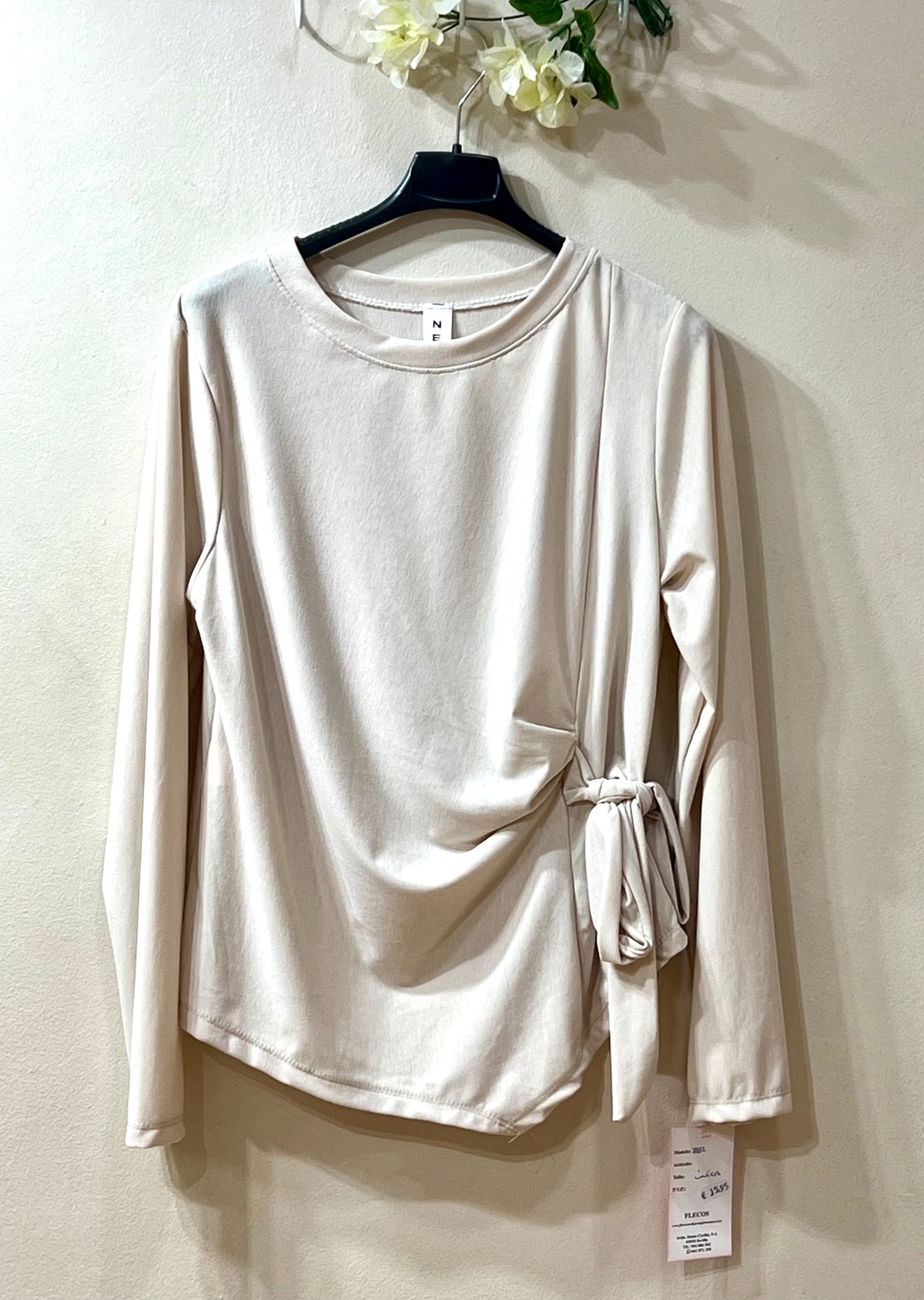 Camiseta nudo lateral