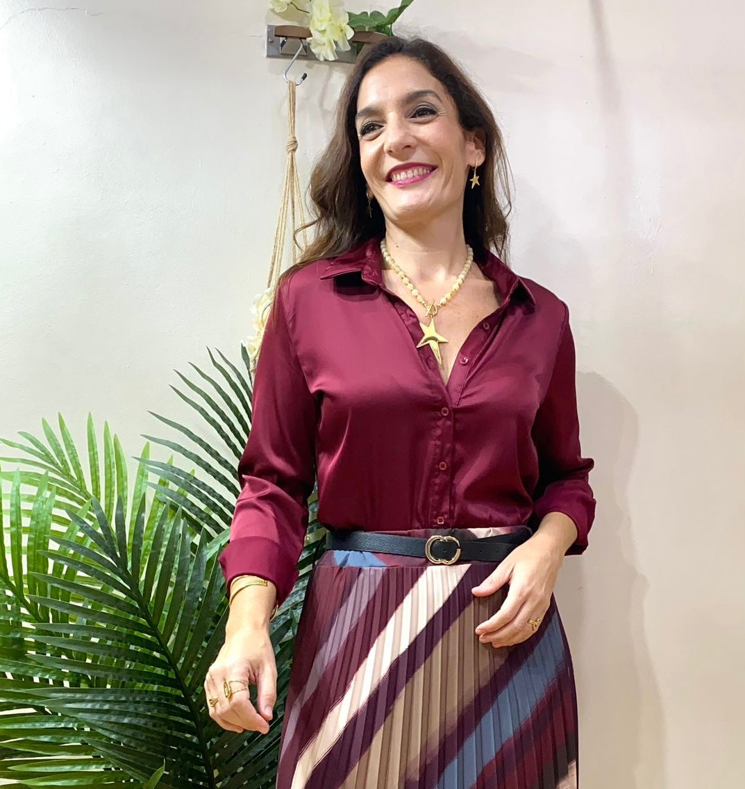 Camisa satinada burdeos
