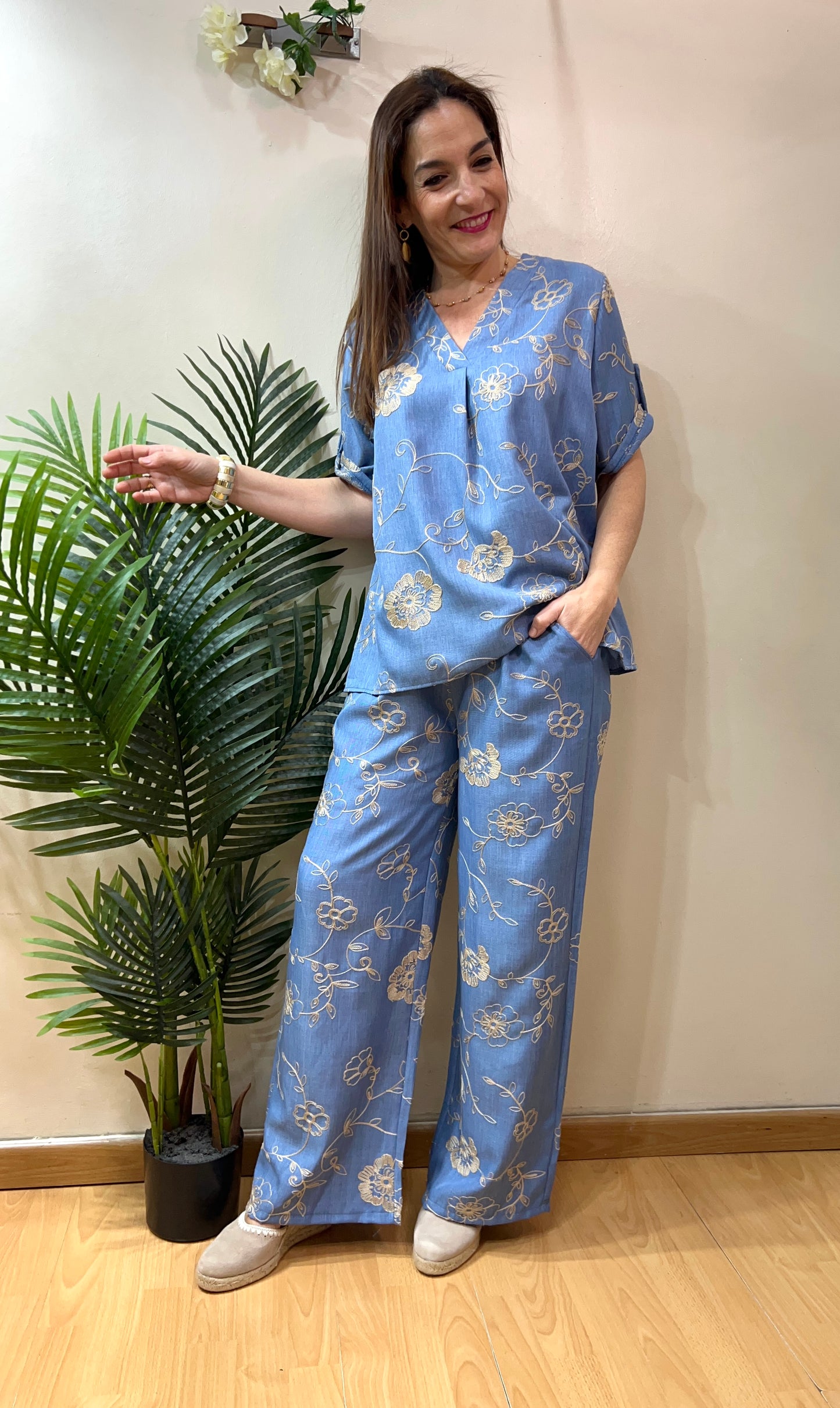 Pantalón fluido bordado