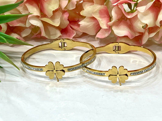 Brazalete acero trébol