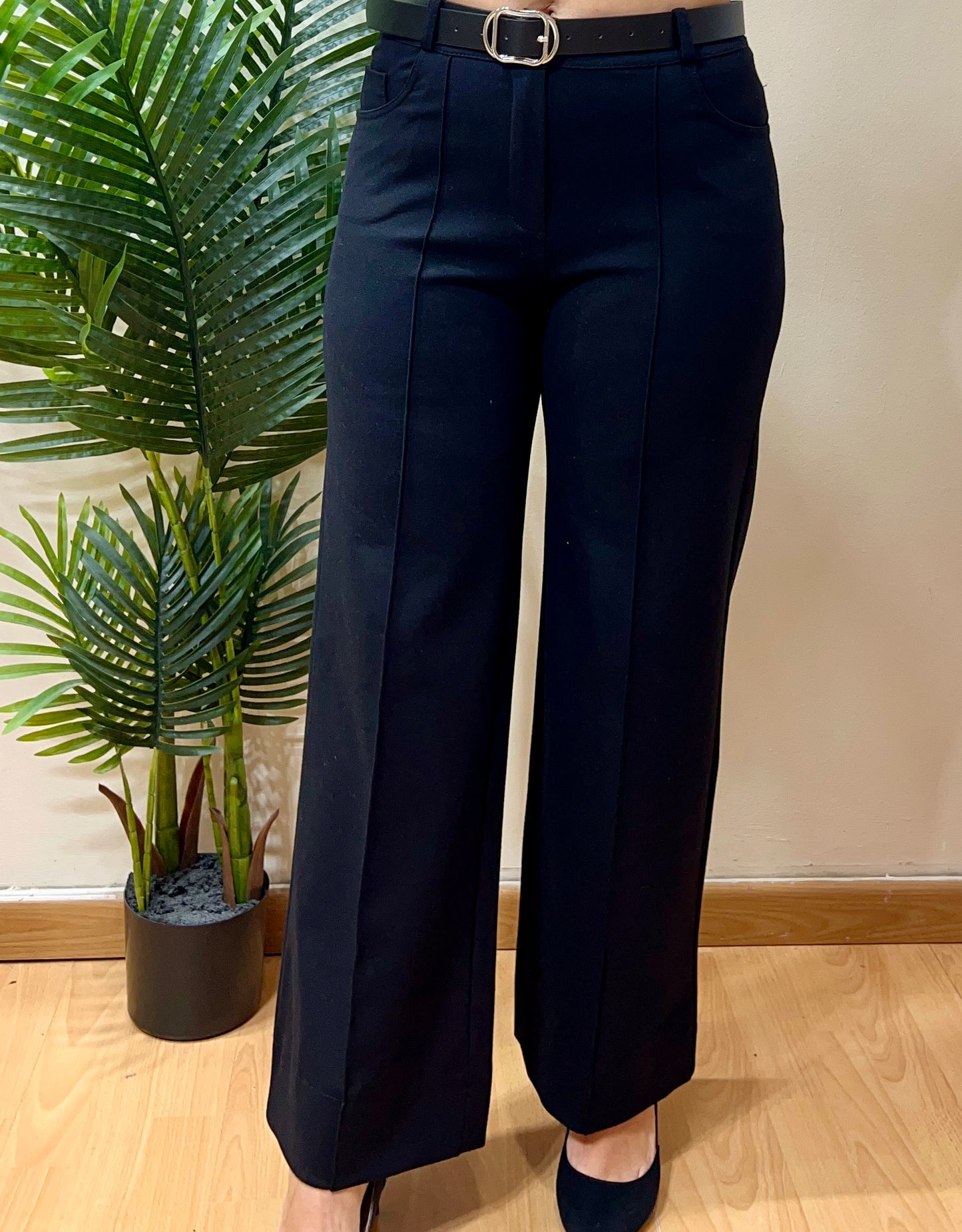 Pantalón recto y cinturón