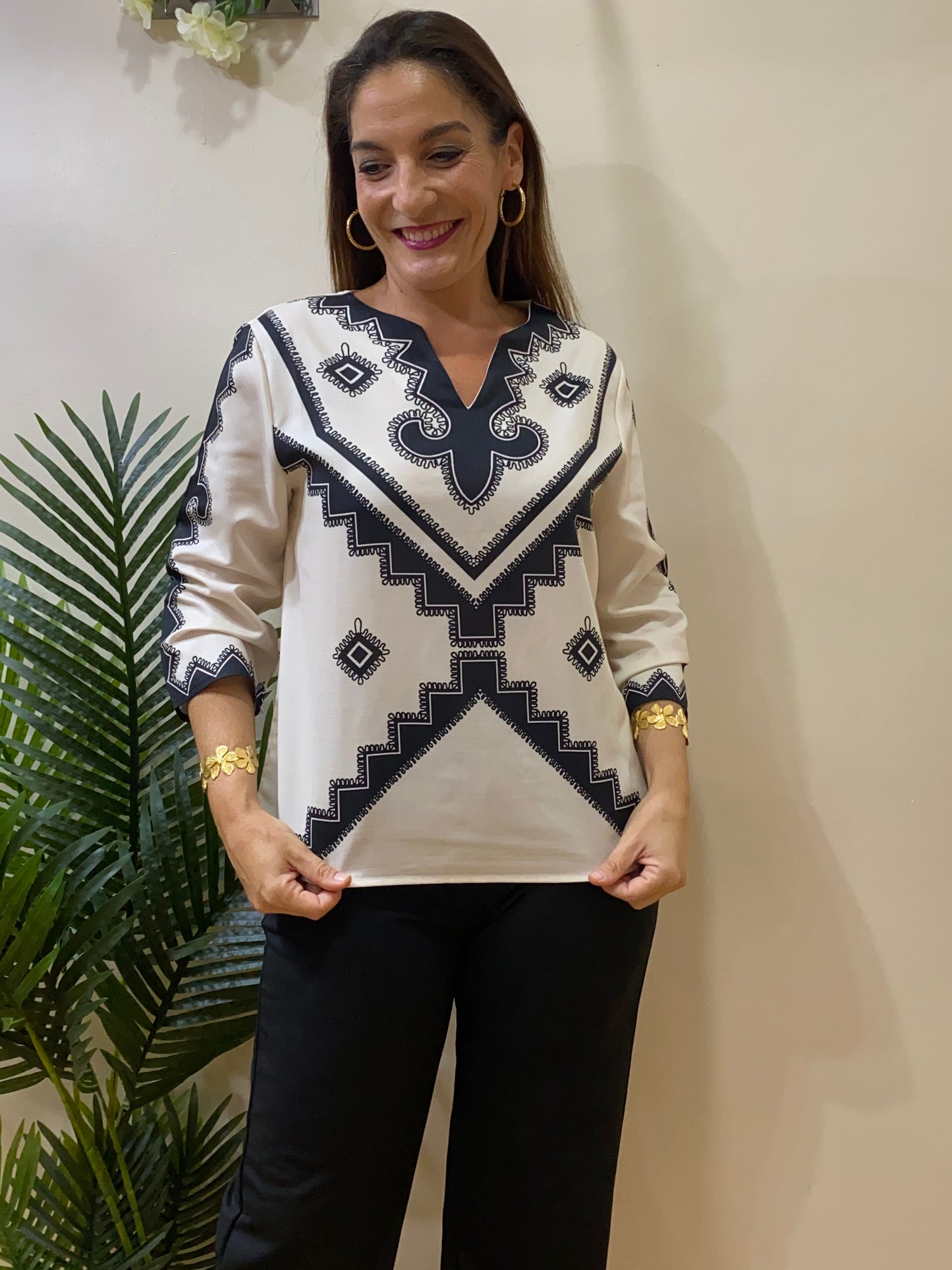 Blusa azteca blanca y negra