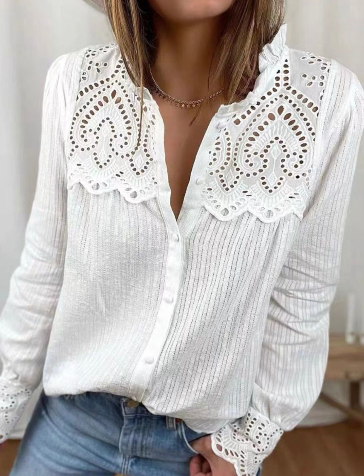 Blusa detalles perforados